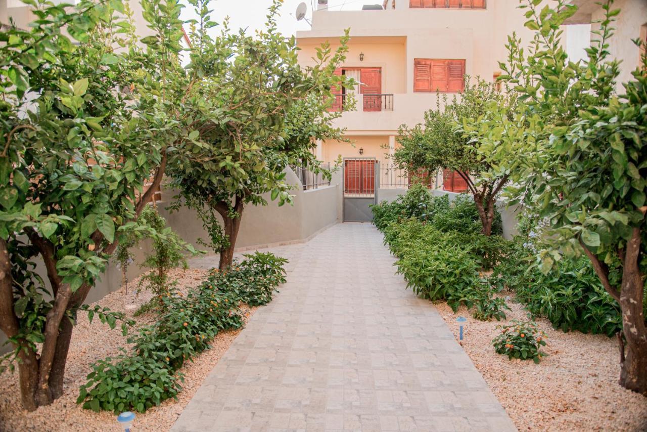 Athina Secret Apartments Adults Only イラクリオン エクステリア 写真